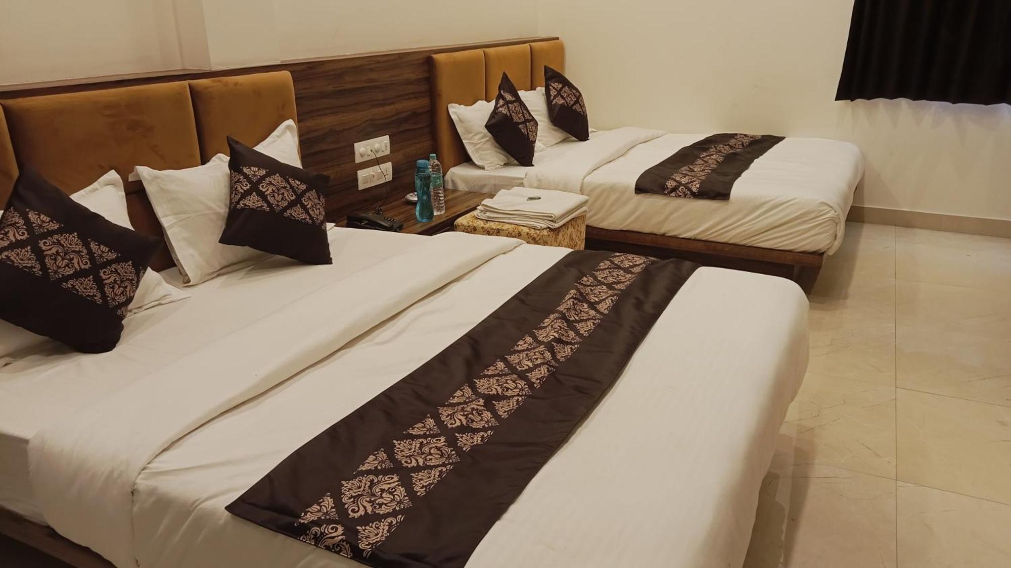 Hotel Vrinda Inn Удайпур Екстер'єр фото